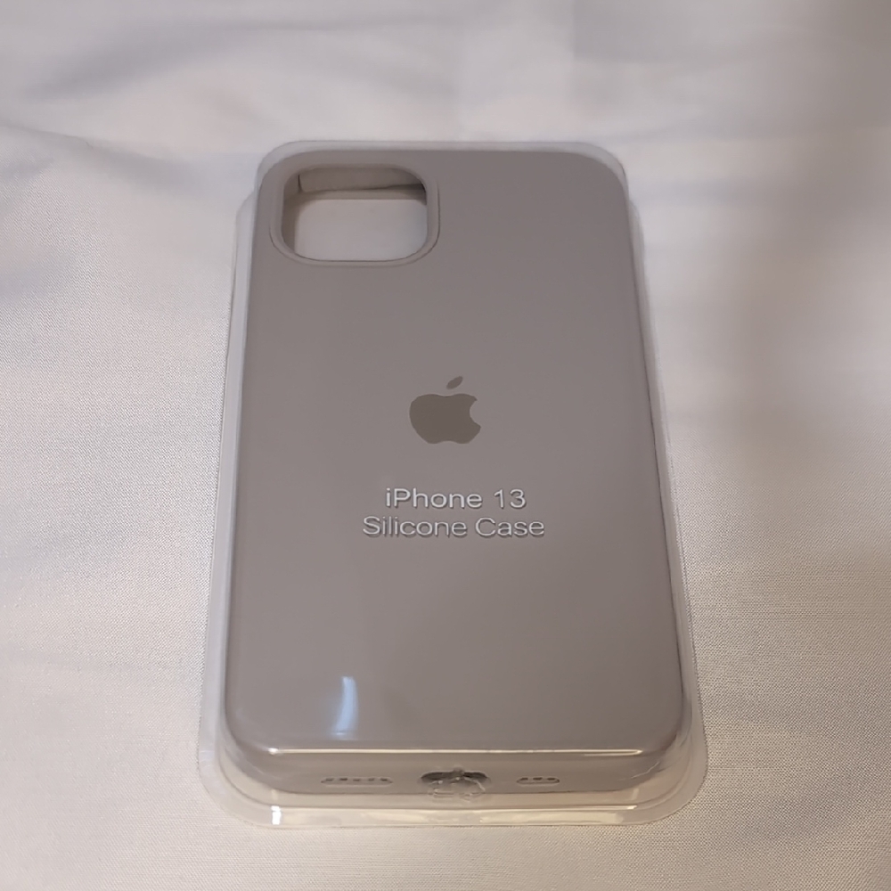 Apple iPhone 13 Silicone Case - Silver Gray